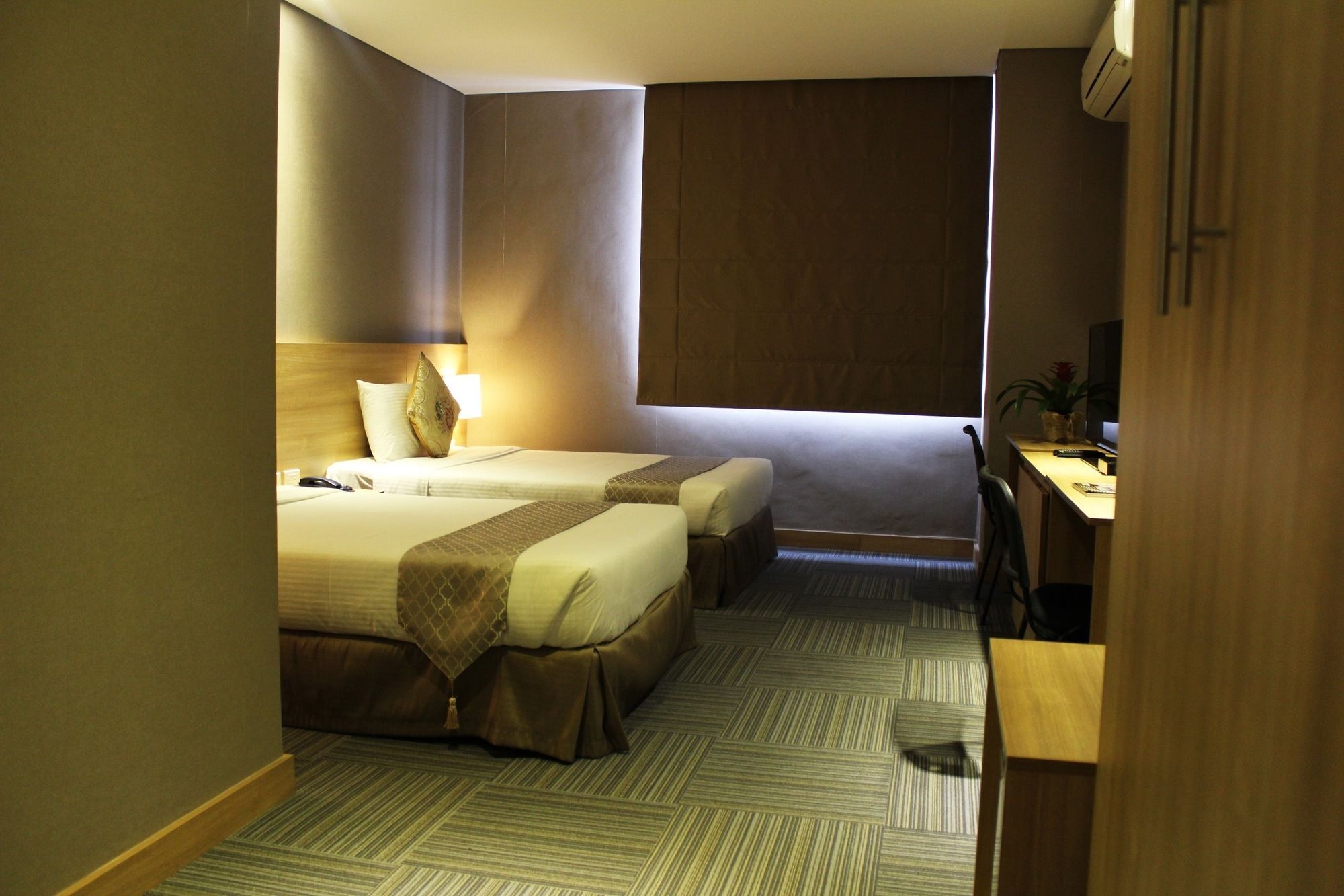 Madison 101 Hotel + Tower Quezon City Exteriör bild
